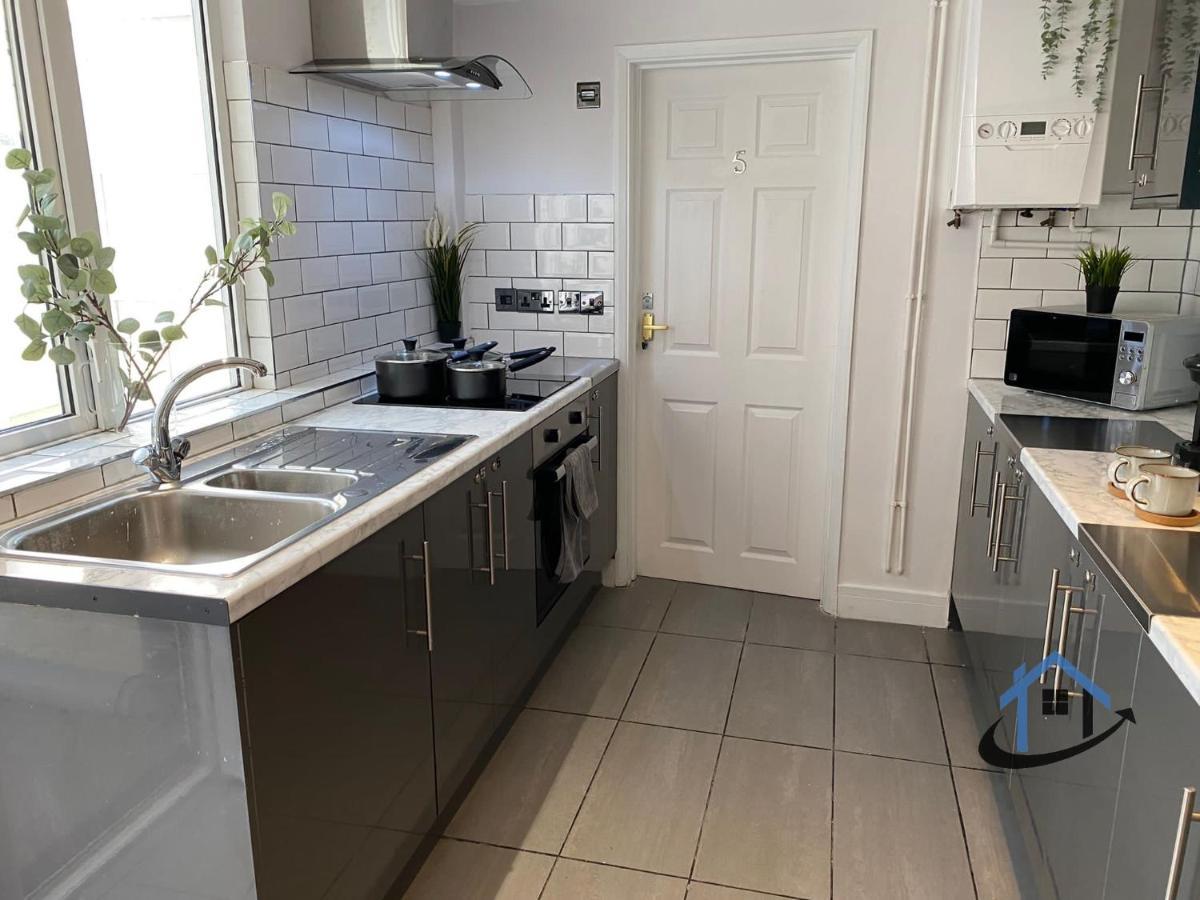 Acaster House, X4 Rooms With En-Suites X1 Room Private Bathroom, Street Parking, Close To Train Station Kettering Ngoại thất bức ảnh