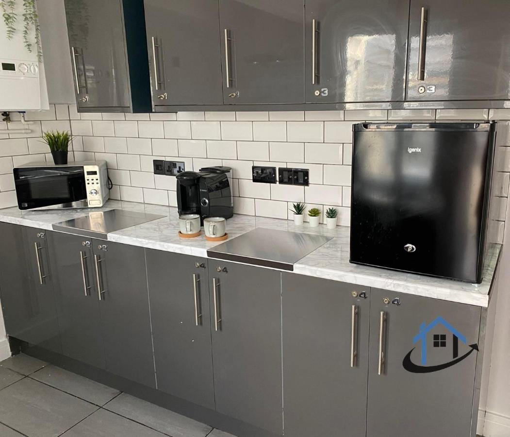 Acaster House, X4 Rooms With En-Suites X1 Room Private Bathroom, Street Parking, Close To Train Station Kettering Ngoại thất bức ảnh