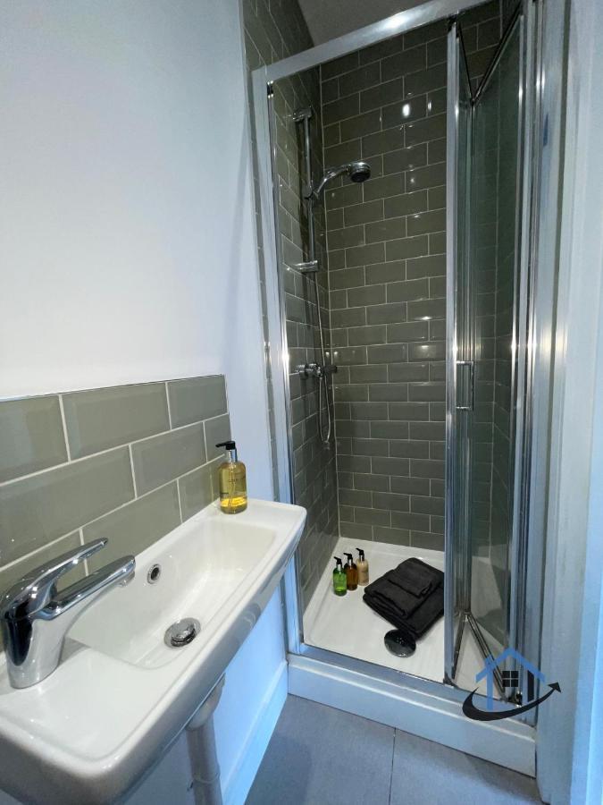 Acaster House, X4 Rooms With En-Suites X1 Room Private Bathroom, Street Parking, Close To Train Station Kettering Ngoại thất bức ảnh