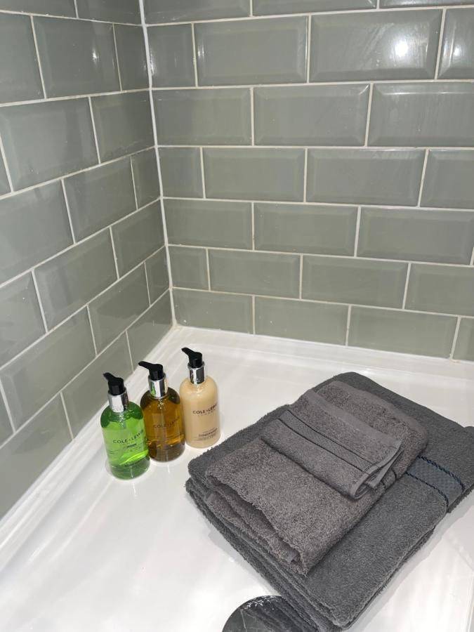 Acaster House, X4 Rooms With En-Suites X1 Room Private Bathroom, Street Parking, Close To Train Station Kettering Ngoại thất bức ảnh